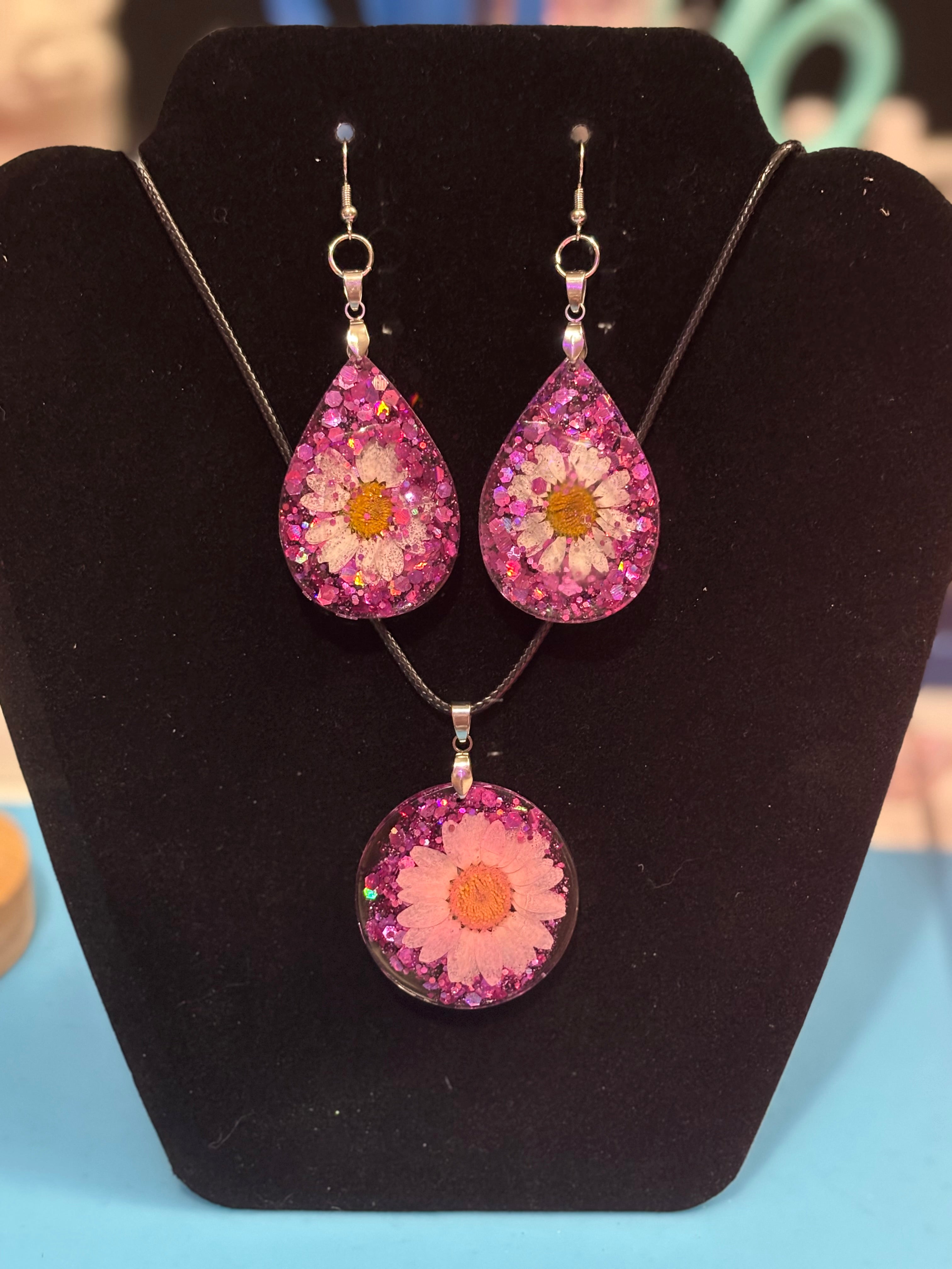 Daisy Earrings & Necklace set